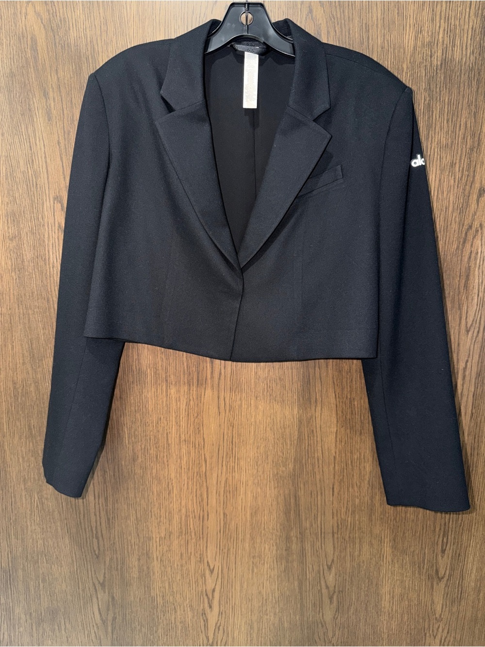 Alo Yoga Cropped Blazer Women’s Size M Black Logo Sleeve Tailored Jacket